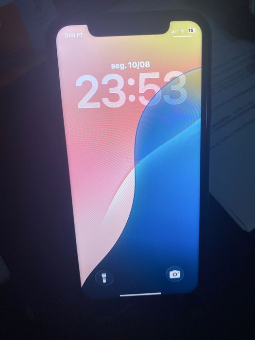 iPhone 11  com bateria e tela trocados