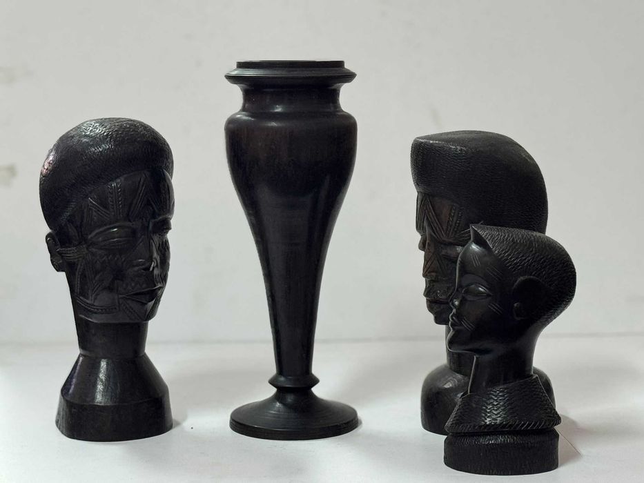 Conjunto de cabeças esculpidas Africanas