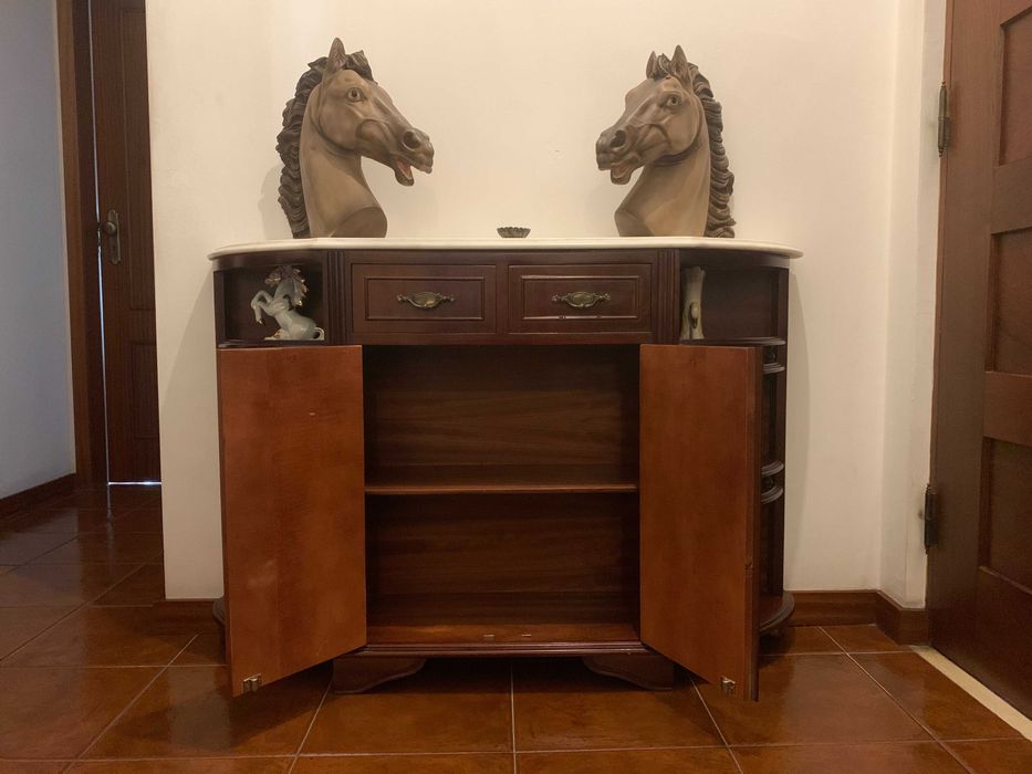 Armário de madeira com tampo mármore - 1,21x0,80m