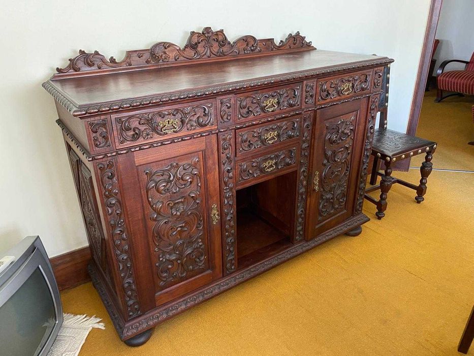 Conjunto de Sala de Jantar Antigo Anos 20 – Madeira Maciça ( Castanheiro)