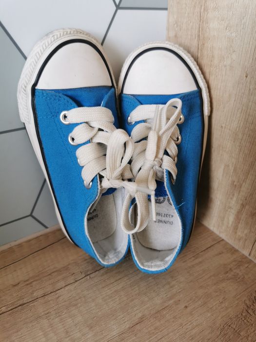 Niebieskie wiązane trampki rozm. 25