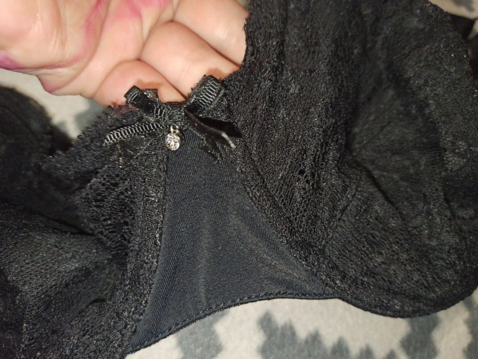 Жіночий бюстгальтер