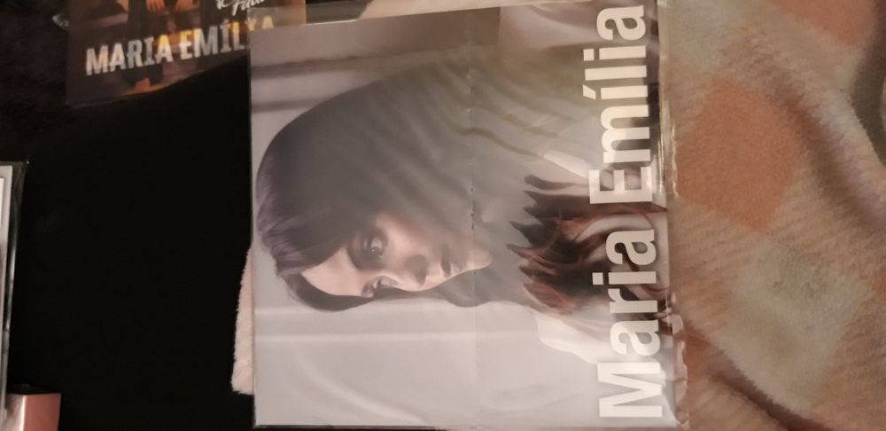 6 cd, 1 é triplo novos fados um é triplo com mais 3 ofertas