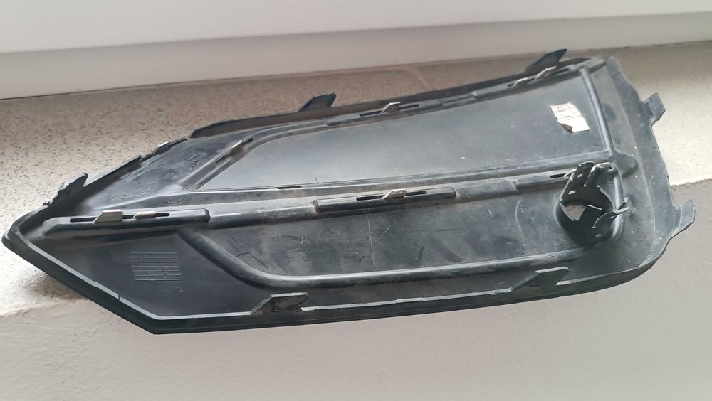 Решітка бампера ліва VOLVO XC60 17- 31449212