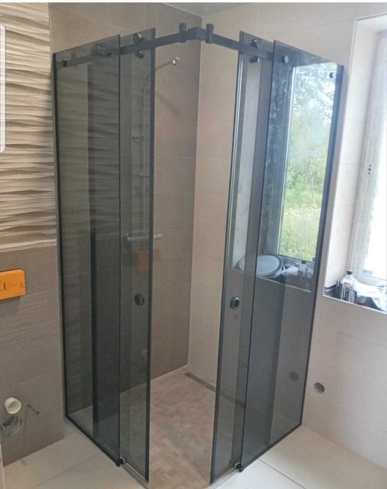 Душові кабіни, двері в душ, шторки на ванну. Перегородки для душу.