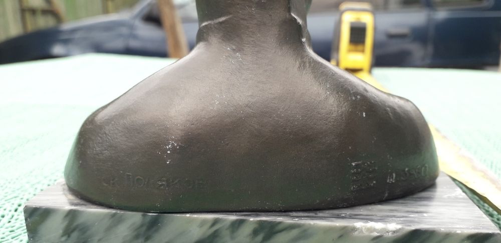 Бюст Т. Шевченко.