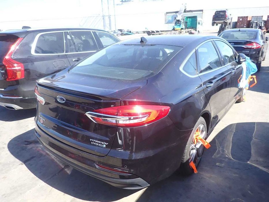 Продам Ford Fusion Titanium hybrid 2019