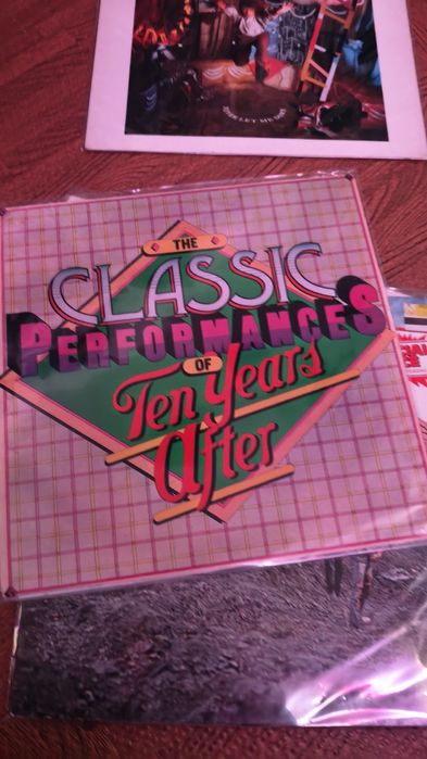 Jethro Tull best of 
Ten years After 
The Who
David Bowie 

Capas e di