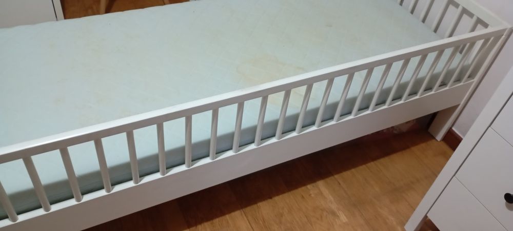 Cama de criança ikea