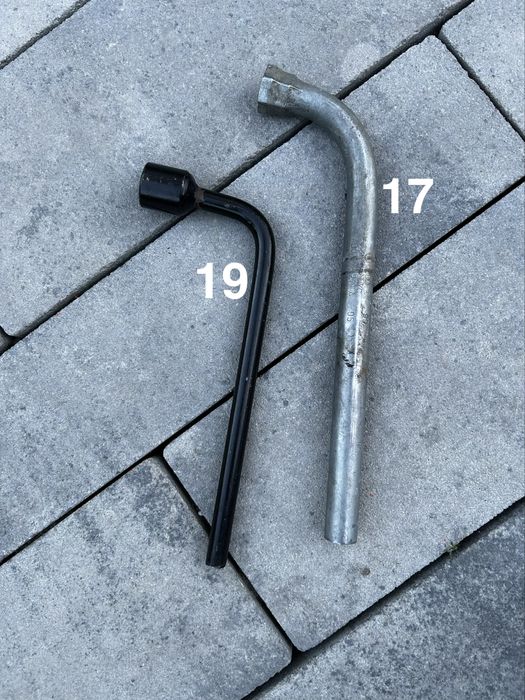 Ключ автомобільний балонний 19, 17