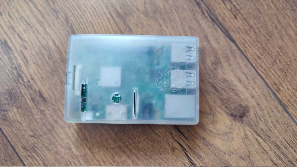 Raspberry Pi 3 B v1.2 w oryginalnej obudowie