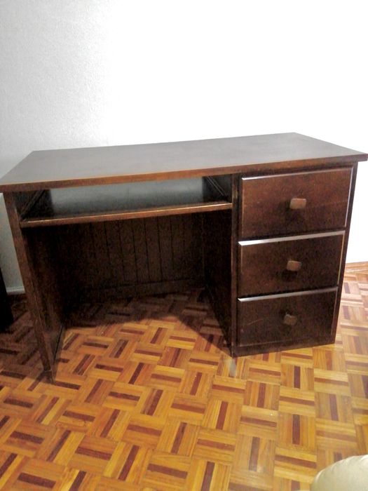 Cama, colchão molaflex, secretaria e estante em Madeira Maciça