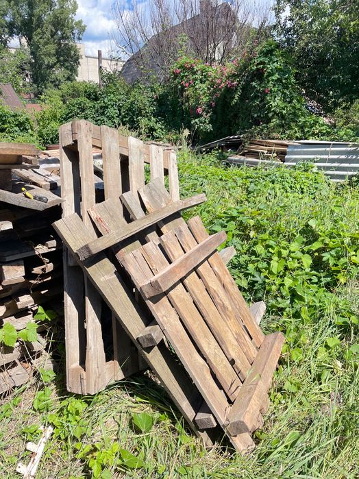 Дрова, піддони деревʼяні.
