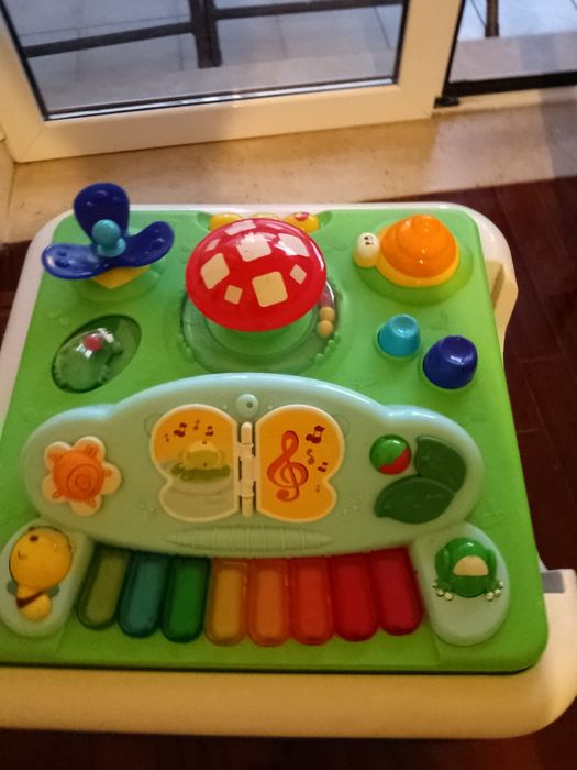 Mesinha de atividades da Chicco
