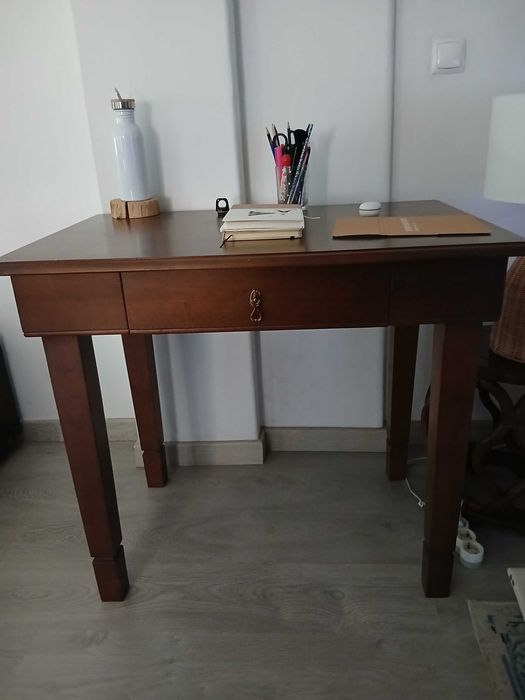 Secretária cerejeira