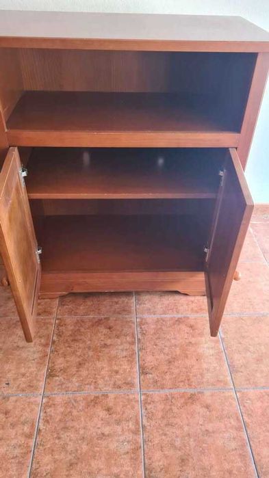 Movel aparador ou TV  em pinho