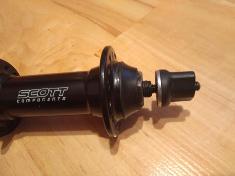 Przednia piasta Scott.