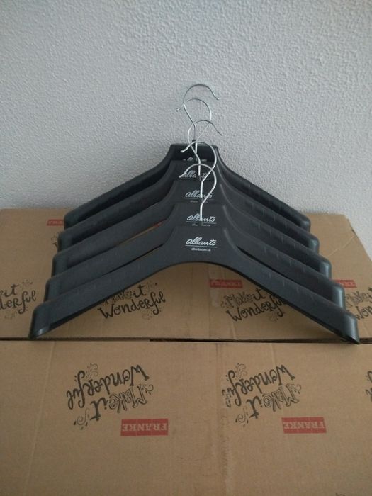 Вешалки для одежды