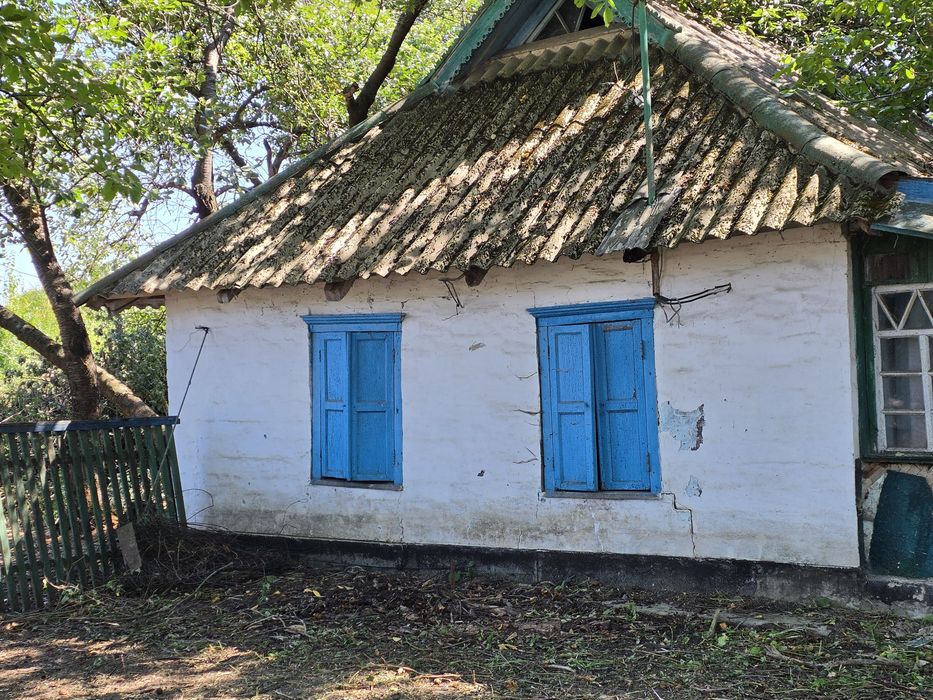 Земельна ділянка та старий будинок