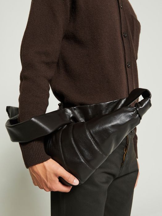 Кожаная сумка шоколад в стиле lameire Croissant Bag Dark Chocolate