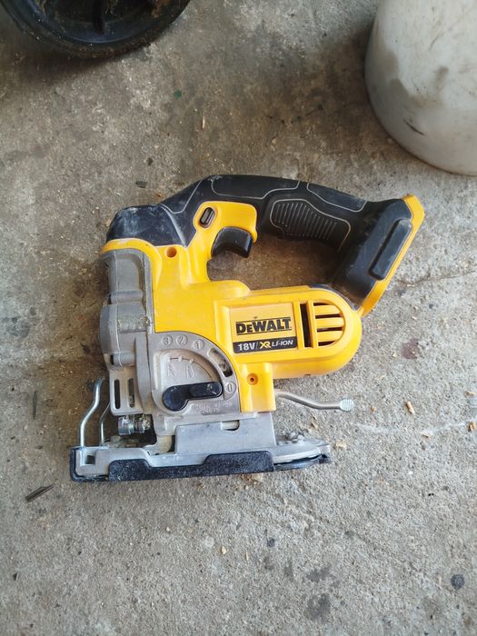 Wyrzynarka akumulatorowa DeWalt