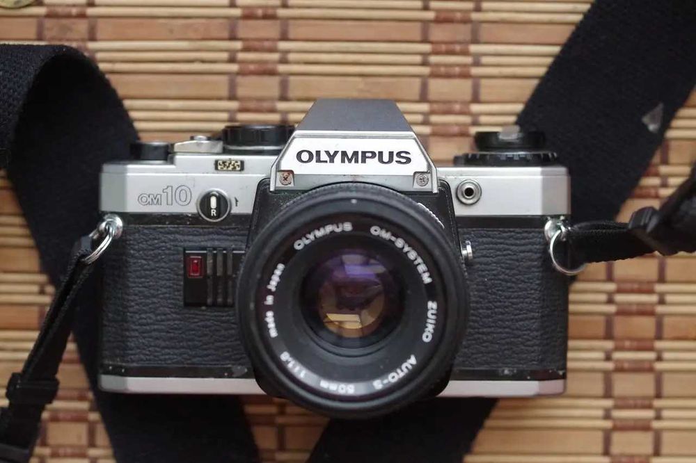 Фотоаппарат Olympus om-10 + Olympus OM Zuiko 50 mm 1.8 с ремнем