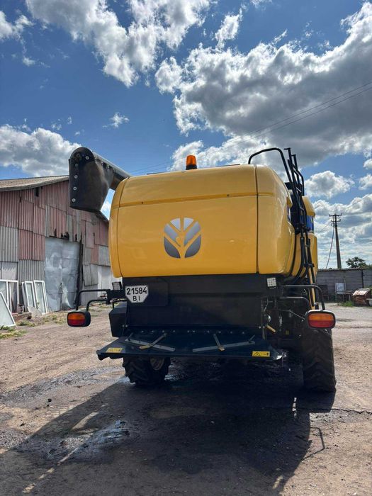 Комбайн New Holland CX6090. Експлуатація з кінця 2015 року.