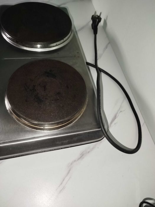 Fogão eléctrico jocel em bom estado e funcional.