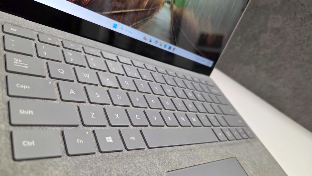 Microsoft Surface Laptop 2 i5 7300U 8GB 256SSD 1769 Dotyk 2256x1504