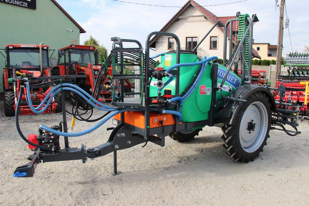 Opryskiwacz ciągany zaczepiany przyczepiany Tolmet Bruno 1200 l/15 m
