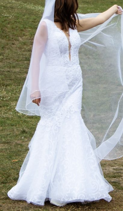 Свадебное платье белое со шлейфом кружевное русалка с открытой спиной