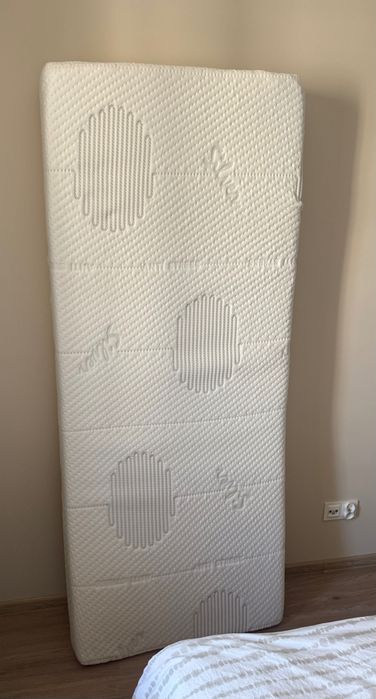 Łóżko jednoosobowe ze stelżem i materacem MK Foam