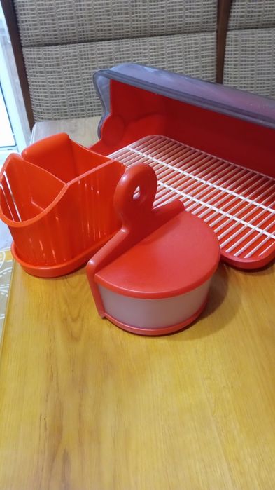 Набір  для кухні- сільничка, хлібниця, органайзер ,чайник.Ціна за все.