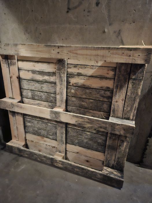Paleta drewniana duza do transportu do przechowywania