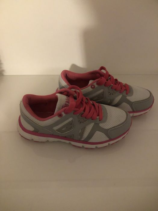 Sapatilhas brancas com rosa