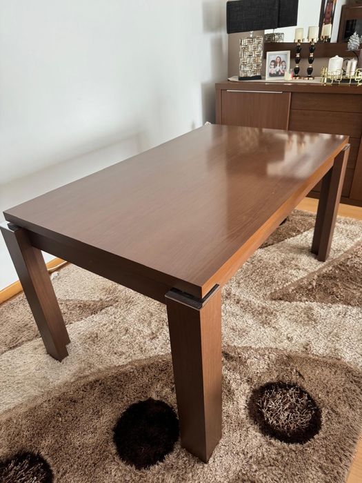 Mesa de refeicao com 6 cadeiras