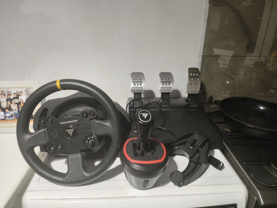 Sprzedam kierownicę thrumaster tx t3pa th8s