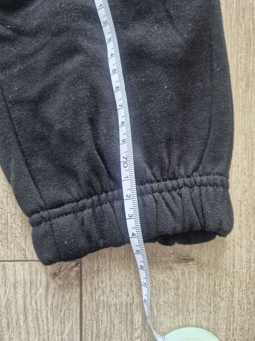 Nowe spodnie dresowe dziecięce, regular, czarne, Cool Club, rozm 128