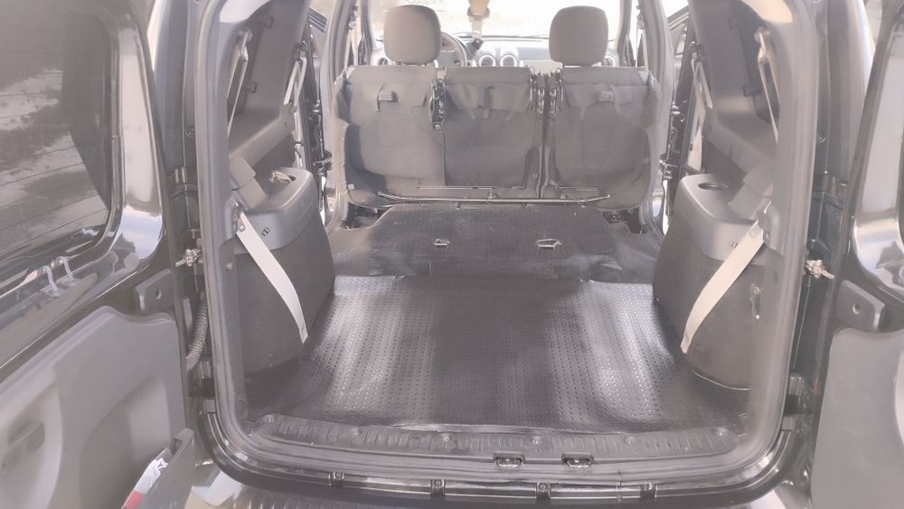 Дача логан мсв семьи мест