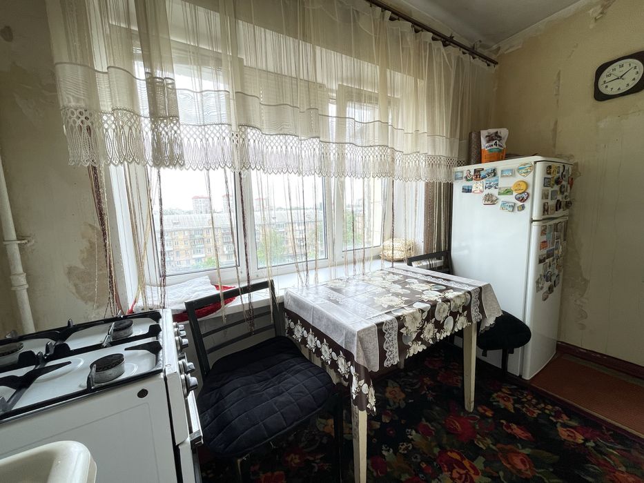 Продаж 2кімнатна кварира  метро Чернігівська вулиця Леоніда Каденюка