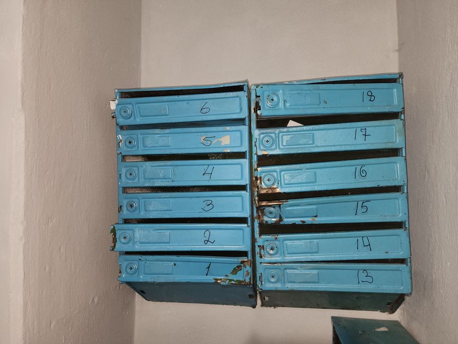 Поштові скриньки в багатоквартирний будинок