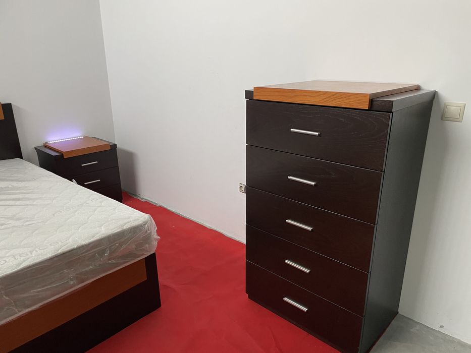 Quarto de casal com roupeiro