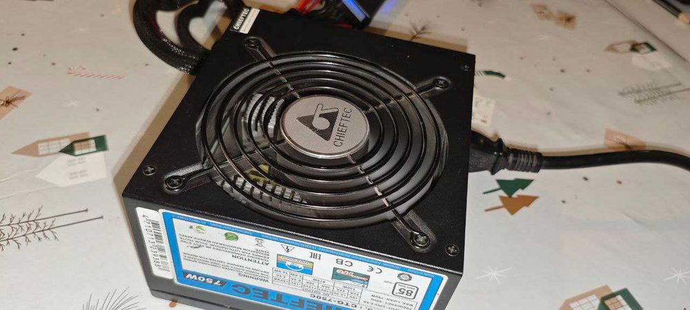Блок питания компьютера Chieftec CTG-750C 750W A80, полный комплект.