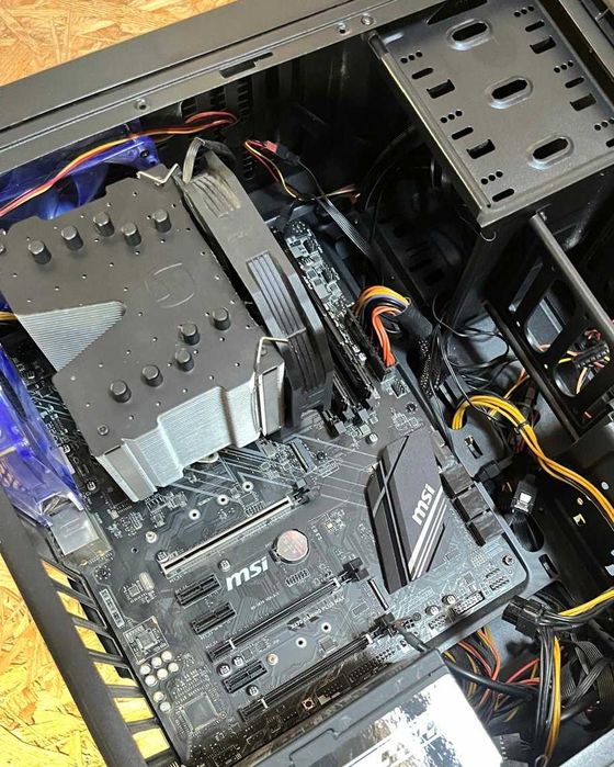 Płyta główna MSI X470, procesor RYZEN 7 3800X, RAM FURY Beast DDR4 16 GB (2×8 GB), chłodzenie SilentiumPC Fortis 3 .