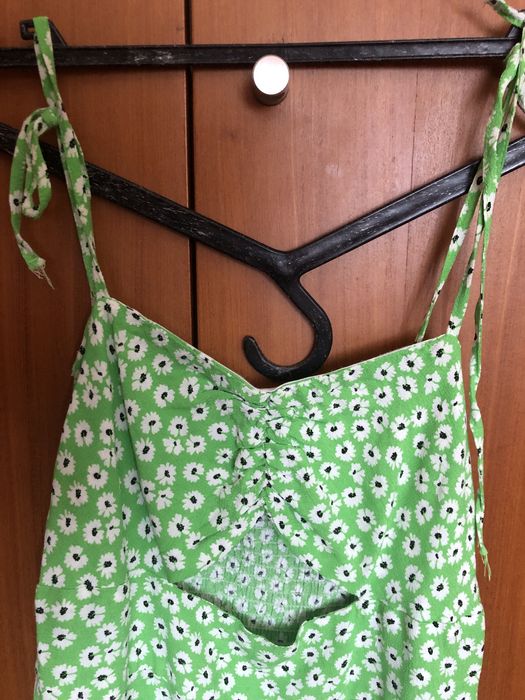 Vestido curto com decote