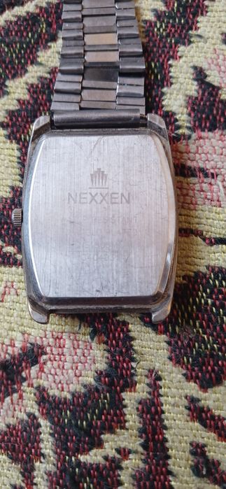 Продам часы кварцевые NEXXEN