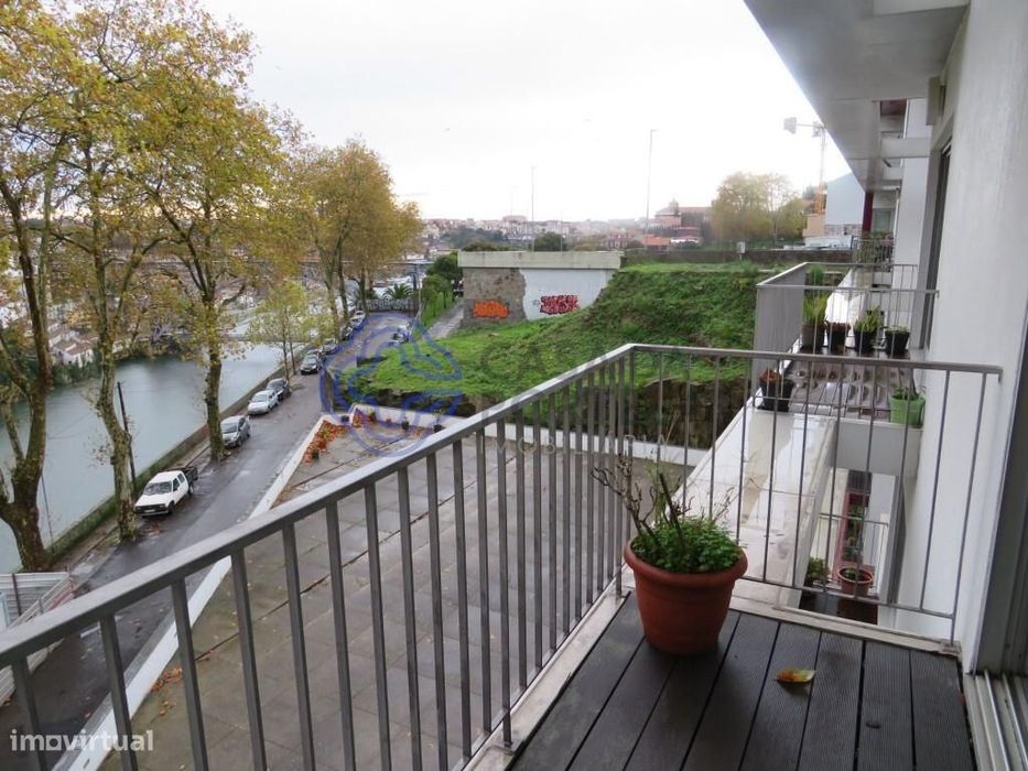 Apartamento T3 no  Centro do Porto para o mercado de arrendamento em z
