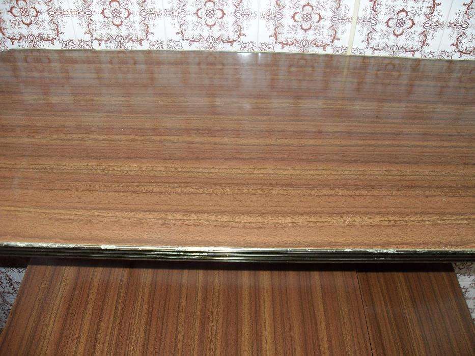 Móvel pequeno em bom estado