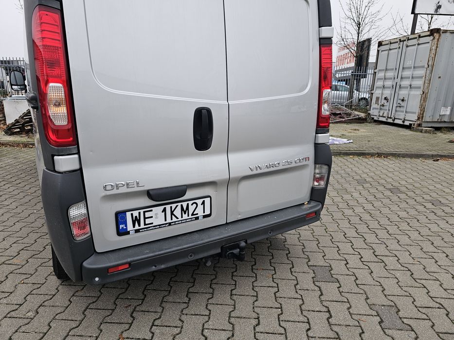 Renault trafic. Vivaro. AUTOMAT  long 2×drzwi hak klima. 2.5 diesel