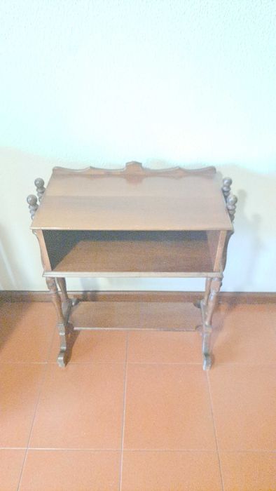 Vendo pequeno móvel de apoio - Sala - Em boas condições